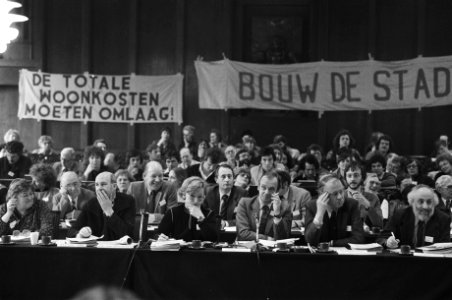 Bijeenk over woningprobl in Stadhuis van Adam met om leden Vaste Kamerc van, Bestanddeelnr 930-7380