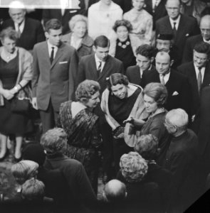 Bijeenkomst Ridderzaal ter gelegenheid van RabindraNathTagore. H. M. de Koningin, Bestanddeelnr 913-0728