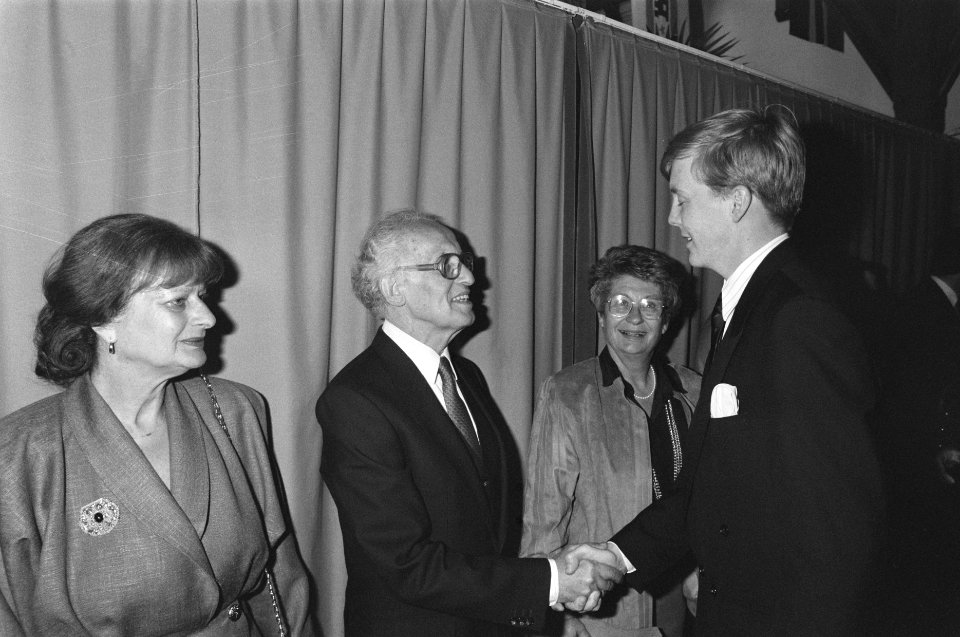 Bijeenkomst in Ridderzaal t.g.v. voltooiing Tweede Wereldoorlog van dr. L. de , Bestanddeelnr 934-2392