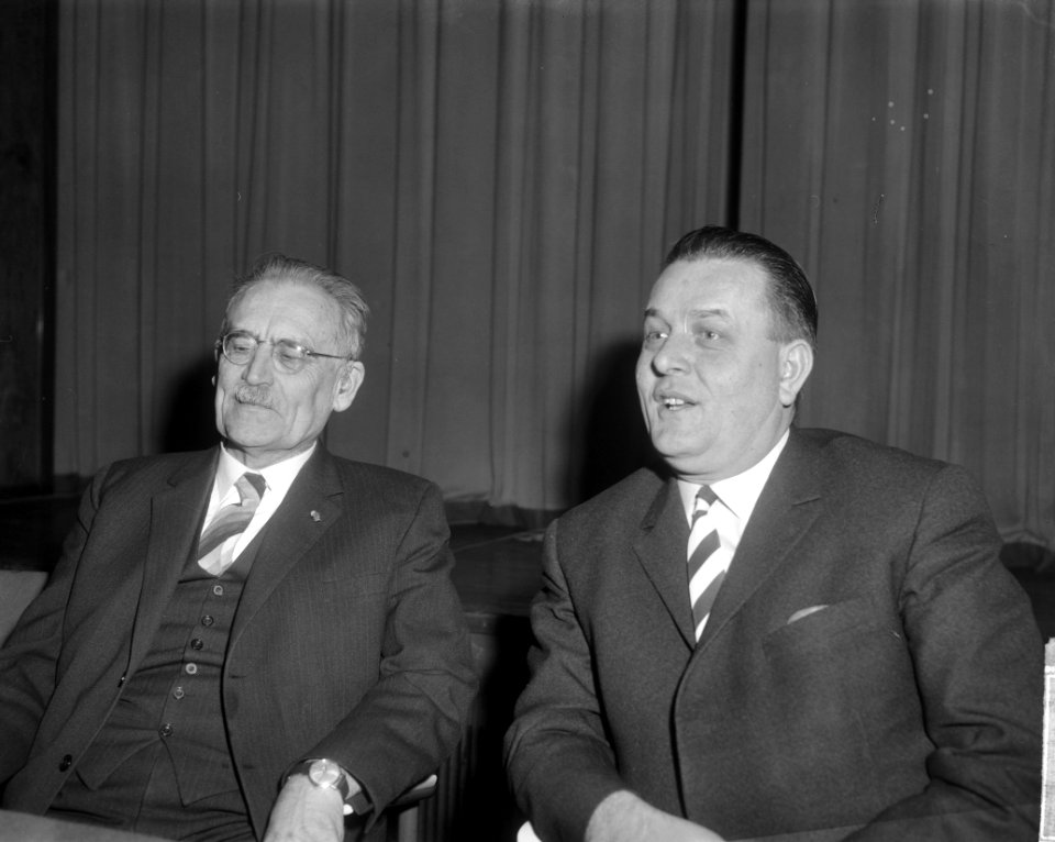 Bijeenkomst Partij van de Arbeid in Krasnaposlky, rechts Werner Figgen (voorzitt, Bestanddeelnr 917-4966