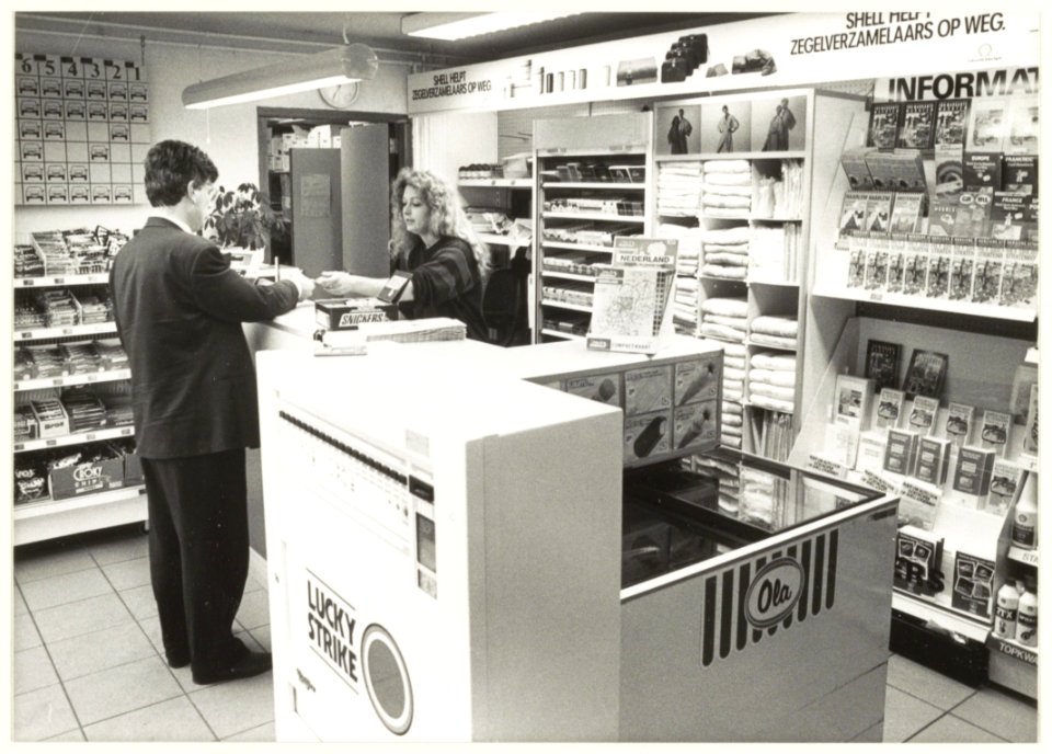 Bij het Shell tankstation aan de Leidsevaart 396, NL-HlmNHA 54031885
