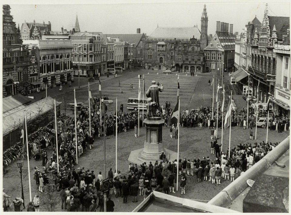 Bijeenkomst op de Grote Markt ter gelegenheid van de 'Dag van Europa', 8 mei 1967. NL-HlmNHA 54003071