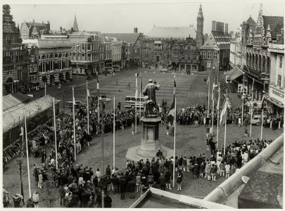 Bijeenkomst op de Grote Markt ter gelegenheid van de 'Dag van Europa', 8 mei 1967. NL-HlmNHA 54003071
