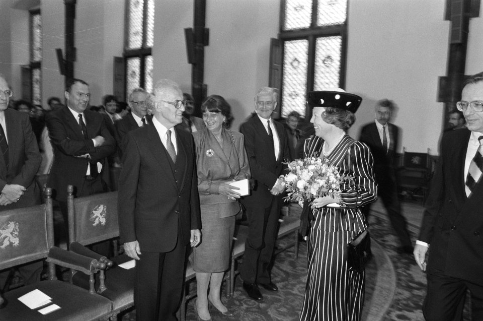 Bijeenkomst in Ridderzaal t.g.v. voltooiing Tweede Wereldoorlog van dr. L. de , Bestanddeelnr 934-2391
