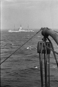 Bijschrift On board a Dutch tanker Aan boord van een Nederlandse tanker, Bestanddeelnr 935-3082