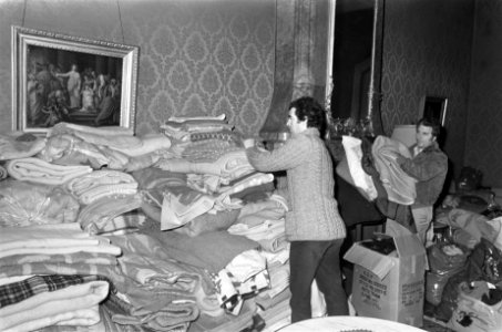 Bij Italiaanse consulaten in Nederland geld en goederen voor slachtoffers van aa, Bestanddeelnr 931-1819