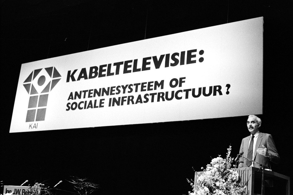 Bijeenkomst over kabeltelevisie in RAI A'dam, Eric Jurgens (voorzitter van de NOS), Bestanddeelnr 931-4098