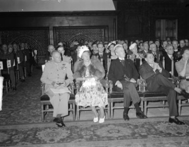 Bijeenkomst van de vereniging Ons Leger in de Ridderzaal. Linksvoor de eregast v, Bestanddeelnr 903-4934