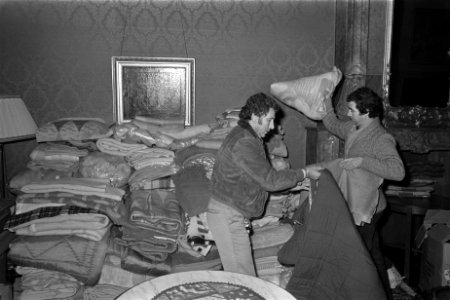 Bij Italiaanse consulaten in Nederland geld en goederen voor slachtoffers van aa, Bestanddeelnr 931-1820