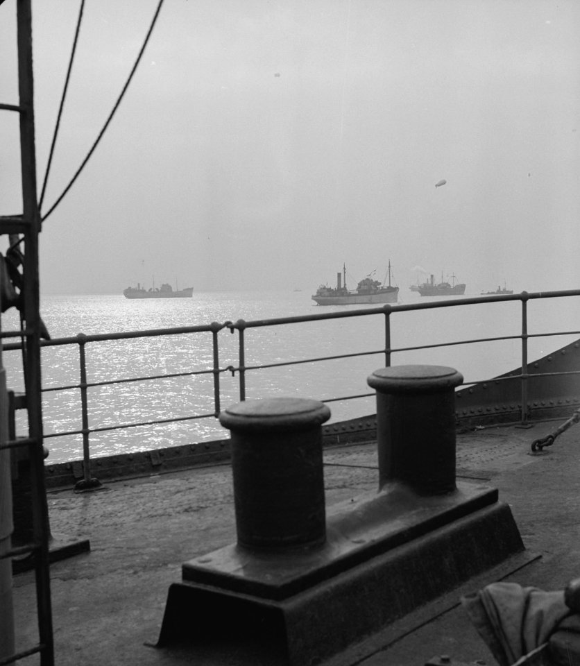 Bijschrift On board a Dutch tanker Aan boord van een Nederlandse tanker, Bestanddeelnr 935-3101
