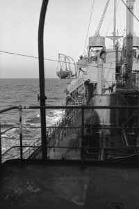 Bijschrift On board a Dutch tanker Aan boord van een Nederlandse tanker, Bestanddeelnr 935-3102