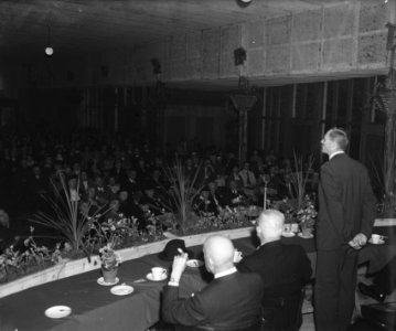 Bijeenkomst. Oost en West Apeldoorn. Dominee Koningsberg spreekt, Bestanddeelnr 902-8610