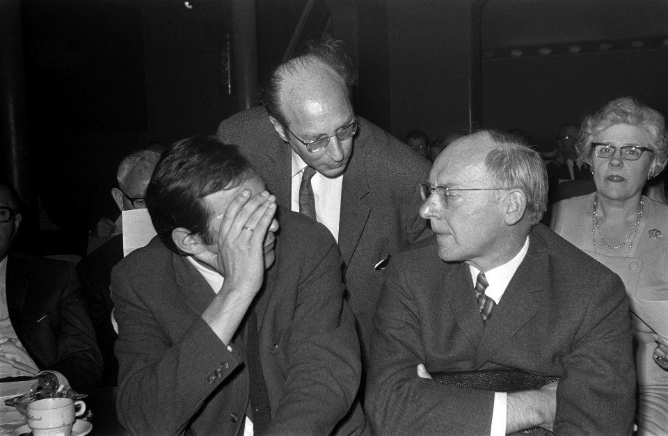 Bijeenkomst Democratisch Appel (PvdA) te Amsterdam nr. 22 v.l.n.r. Han Lammers, Bestanddeelnr 922-3171