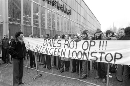 Bijeenkomst in de RAI voor de RAI met spandoek, Bestanddeelnr 930-7038