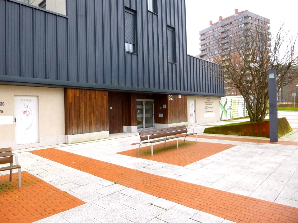 Bilbao - Bloque de viviendas Amézola 126 (Avenida del Ferrocarril, 32-34-36-38) (4)