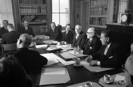 Bijeenkomst fracties, vergadering van de KVP-fractie, Bestanddeelnr 911-9287