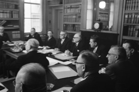 Bijeenkomst fracties, VVD-fractie tijdens bijeenkomst, Bestanddeelnr 911-9291