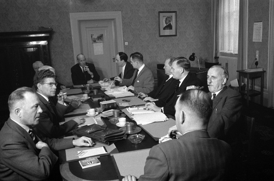 Bijeenkomst fracties, AR-fractie tijdens bijeenkomst, Bestanddeelnr 911-9288