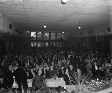 Bijeenkomst. Oost en West Apeldoorn. Overzicht zaal, Bestanddeelnr 902-8605