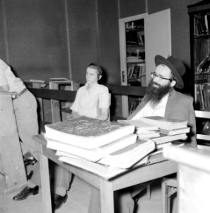Bijeenkomst in een jesjiva (Talmoedschool), Bestanddeelnr 255-3051