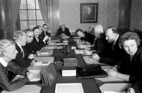 Bijeenkomst fracties, VVD-fractie tijdens bijeenkomst, Bestanddeelnr 911-9292