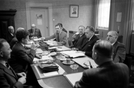 Bijeenkomst fracties, AR-fractie tijdens bijeenkomst, Bestanddeelnr 911-9290