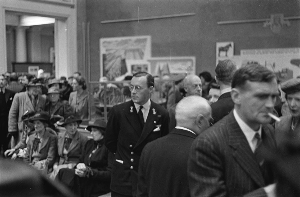 Bijeenkomst in een museumzaal in Belfast. Prins Bernhard, Bestanddeelnr 935-3509