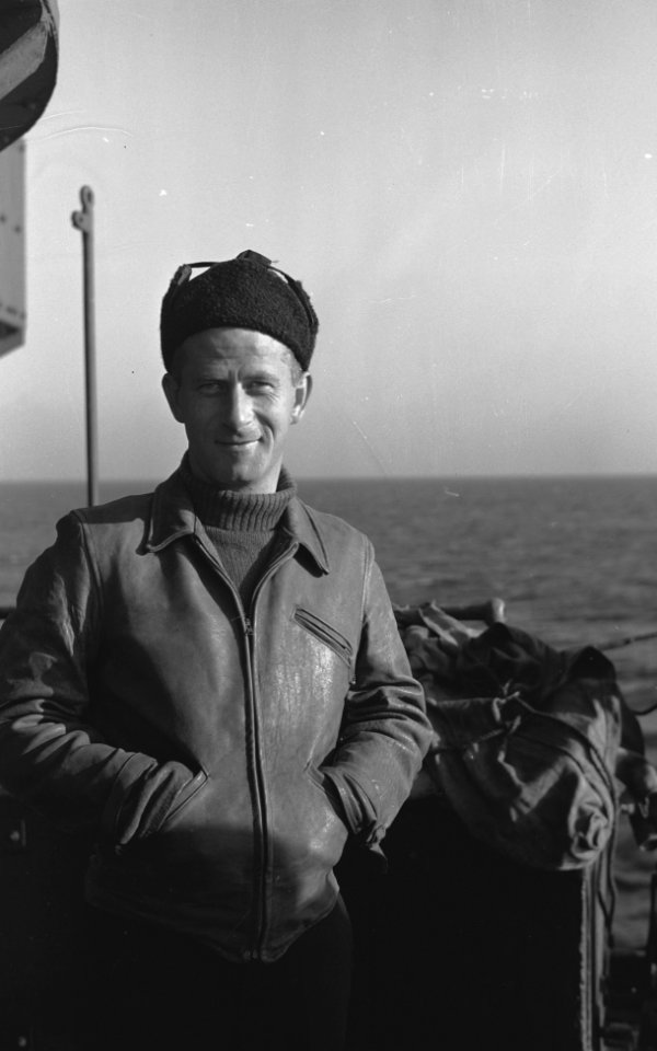 Bijschrift On board a Dutch tanker Aan boord van een Nederlandse tanker, Bestanddeelnr 935-3098