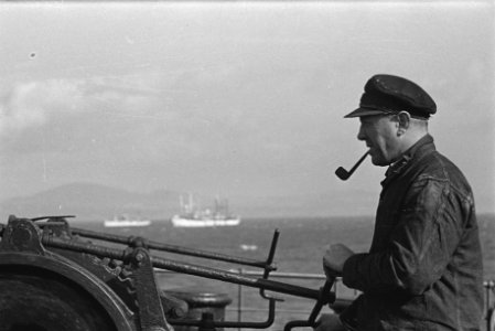 Bijschrift On board a Dutch tanker Aan boord van een Nederlandse tanker, Bestanddeelnr 935-3078