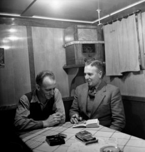 Bijschrift On board a Dutch Coaster aan boord van een Nederlandse kustvaarde, Bestanddeelnr 935-3180