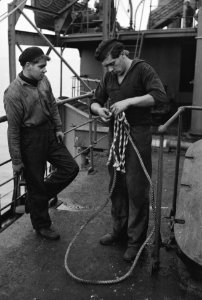 Bijschrift On board a Dutch tanker Aan boord van een Nederlandse tanker, Bestanddeelnr 935-3100
