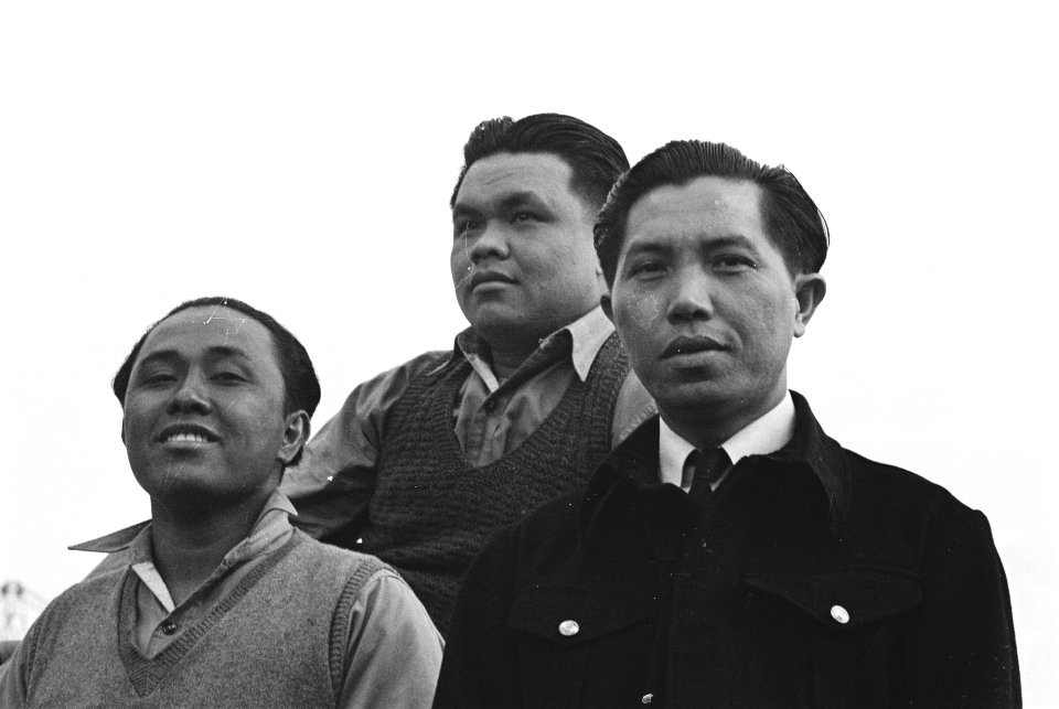 Bijschrift Far from home, but not downhearted. Indonesian merchant seamen I, Bestanddeelnr 935-2910