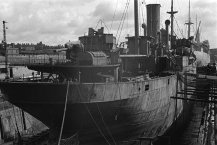 Bijschrift Dutch merchantman in dry dock Nederlands koopvaardijschip in droo, Bestanddeelnr 935-2998