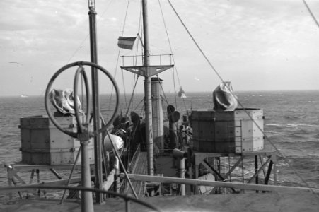 Bijschrift On board a Dutch tanker Aan boord van een Nederlandse tanker, Bestanddeelnr 935-3094