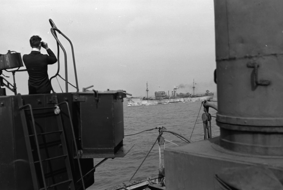 Bijschrift On board a Dutch tanker Aan boord van een Nederlandse tanker, Bestanddeelnr 935-3099