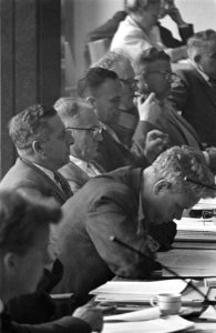Bijeenkomst van de SER over de representativiteit der hog ambtenaren, op de voor, Bestanddeelnr 910-7018