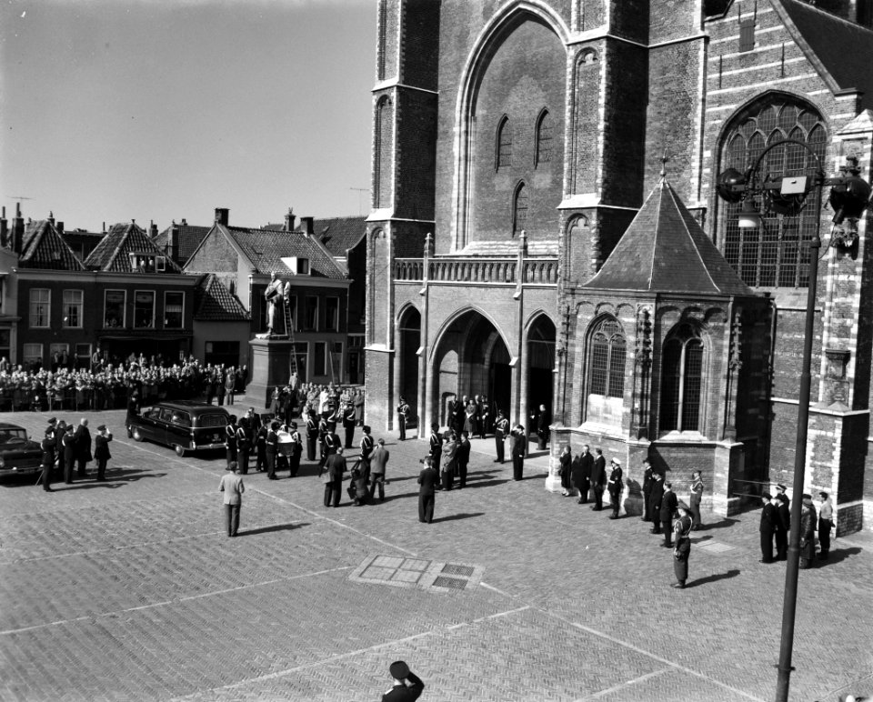 Bijzetten van Willem V in de Nieuwe Kerk te Delft, Bestanddeelnr 909-5184
