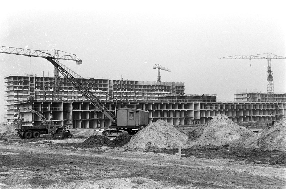 Bijlmermeer. Een der vele viaducten in de Bijlmer, Bestanddeelnr 921-1377