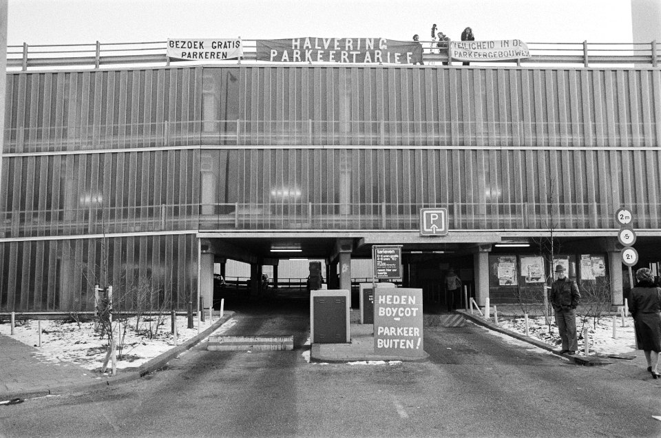 Bijlmermeerbewoners boycotten parkeergarages uit protest tegen hoge tarieven pr, Bestanddeelnr 929-5788
