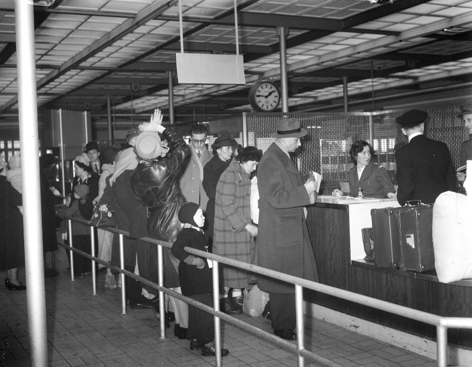 Bij douane Schiphol, Bestanddeelnr 904-3529