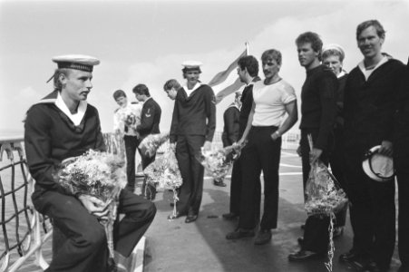 Bij terugkeer in Den Helder van de oefening Fairwind 1986 in het verre Verre Oos, Bestanddeelnr 933-6919