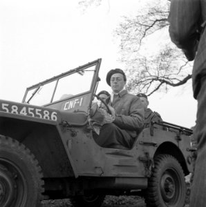 Bijzondere versiering aan de jeep van de prins, Bestanddeelnr 900-2551