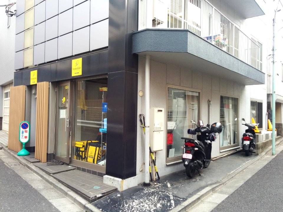 Bike delivery service "Honest Bee" in Tokyo
