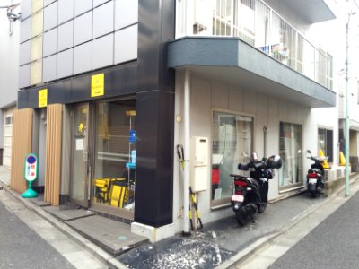 Bike delivery service "Honest Bee" in Tokyo photo