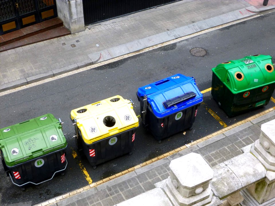 Bilbao - Contenedores de basuras y residuos