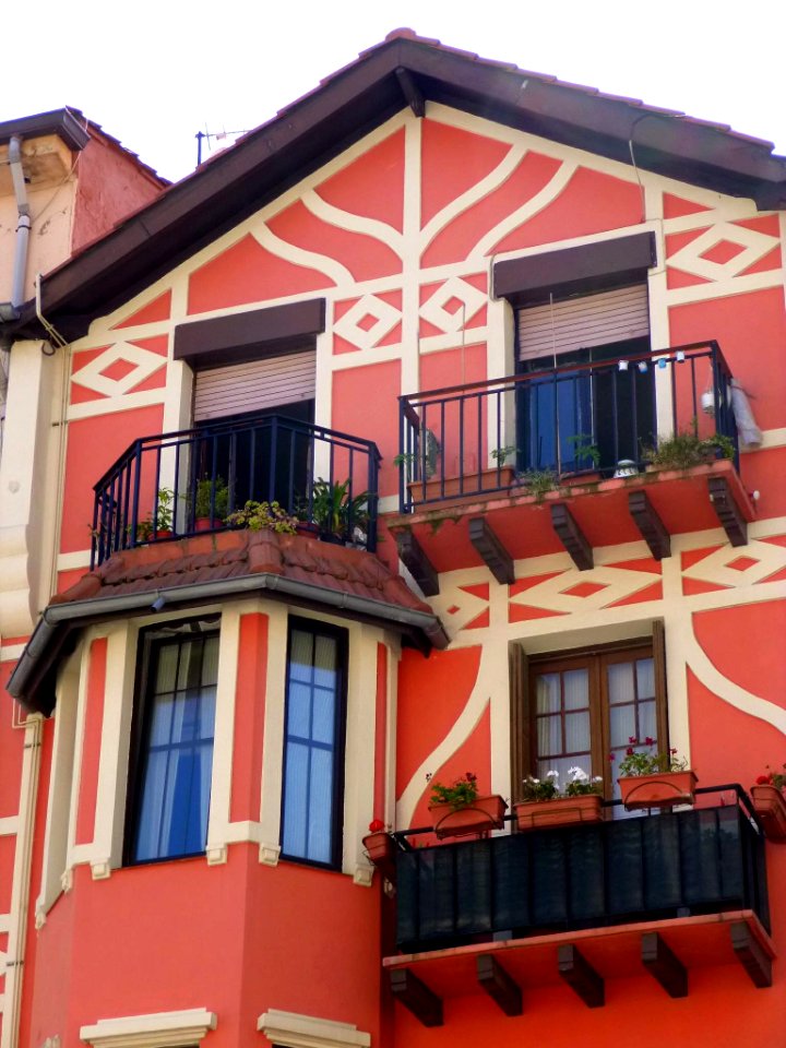 Bilbao - Avenida Kirikiño (barrio de Iralabarri, distrito de Errekalde) 5