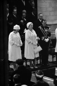 Bijzetting prinses Wilhelmina , na de Bijzetting, vln prinses Beatrix , konin, Bestanddeelnr 914-5869