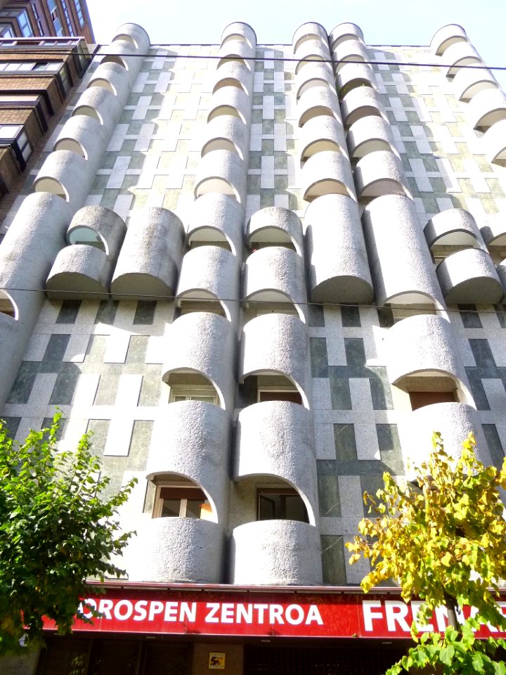 Bilbao - Avenida Sabino Arana 26-28 (3)