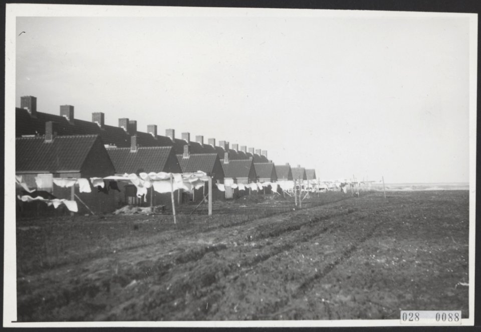 Bijschrift Wasdag in de Noordoostpolder. Dit plaatje werd gemaakt in de hoofdpl, Bestanddeelnr 028-0088