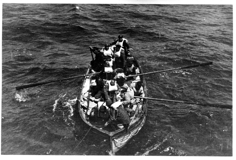 Bijschrift Rescue at sea Redding op zee, Bestanddeelnr 935-3126